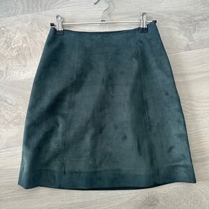 Aritzia Babaton Hopper Mini Skirt, vegan suede, Scarab (emerald green), size 2